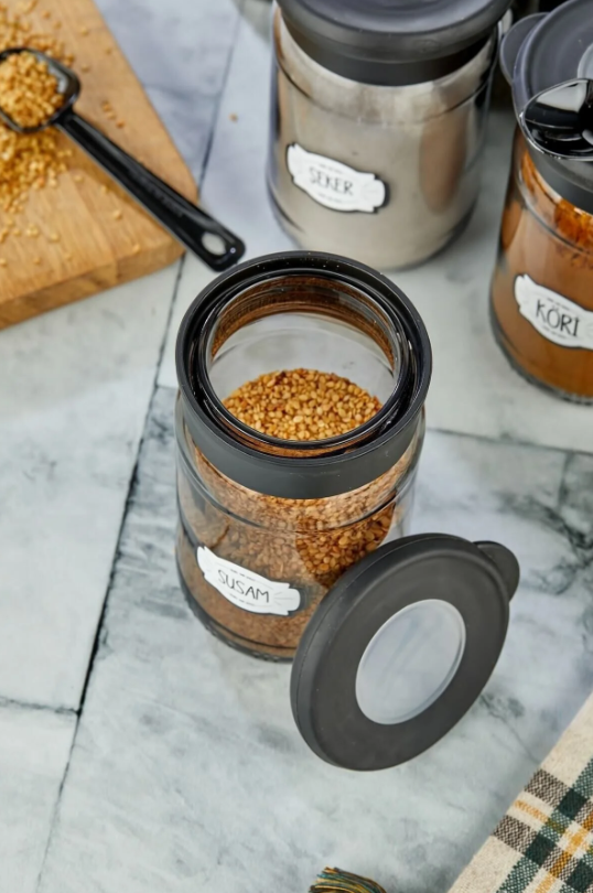 Stile Cucina 6'lı Silikon Kapak Kaşıklı Ve Etiketli Baharatlık Seti 380 Ml Cam Baharat Takımı Siyah