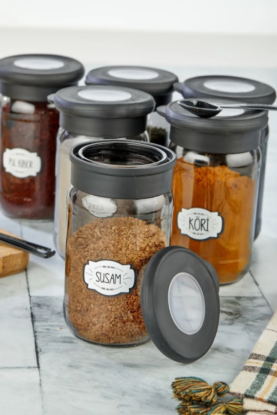 Stile Cucina 6'lı Silikon Kapak Kaşıklı Ve Etiketli Baharatlık Seti 380 Ml Cam Baharat Takımı Siyah