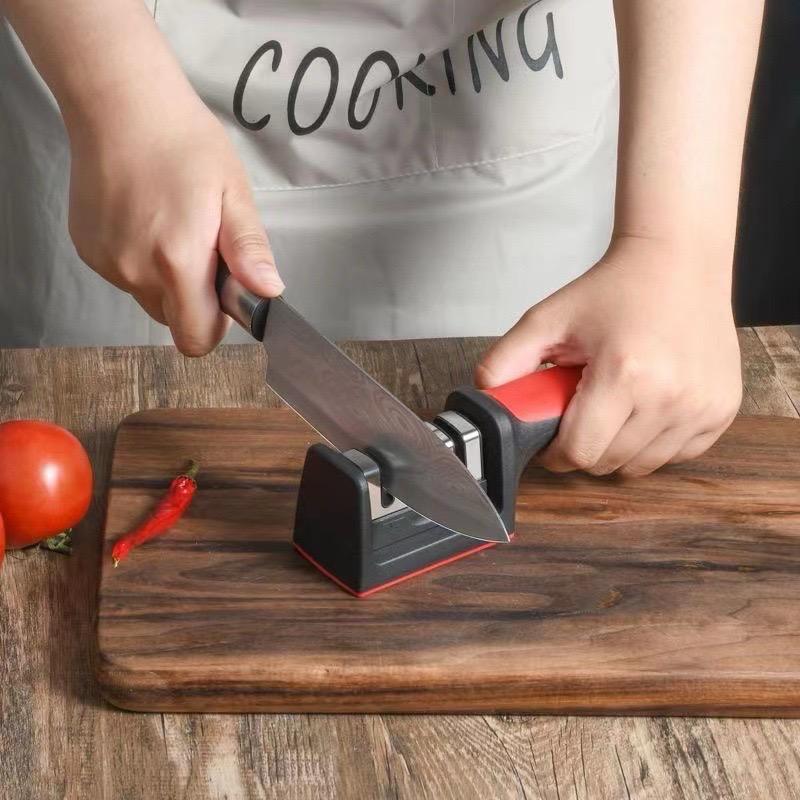 Stile Cucina 3 Açılı Profesyonel Bıçak Bileyici – Elmas Seramik Tungsten Çelik El Bıçakları Bileme Kırmızı Siyah